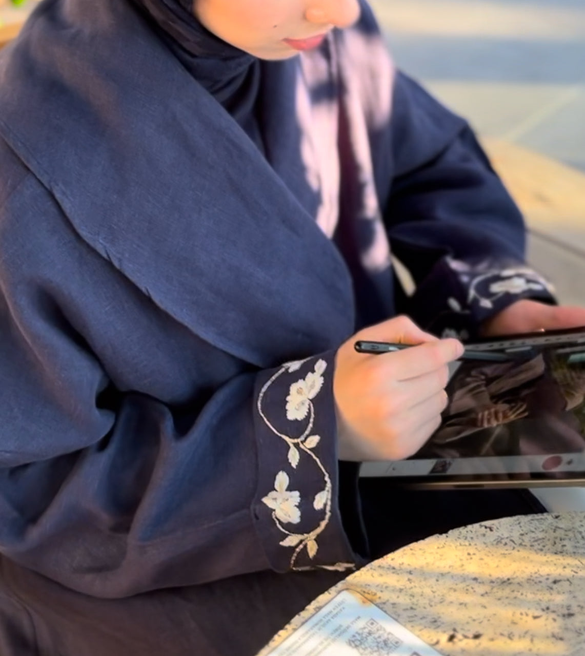 Lacivert Nakışlı Keten Kaftan